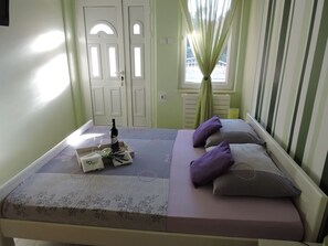 2 bedrooms, free WiFi, bed sheets, wheelchair access