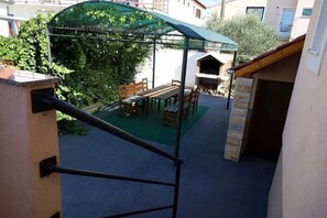 Outdoor dining - Holiday Home in Zadar with Balcony, Air condition, WIFI, Washing machine (4576-1) (Zadar)