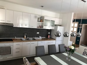 Fridge, microwave, oven, dishwasher - Holiday Home in Zadar with Balcony, Air condition, WIFI, Washing machine (4576-1) (Zadar)