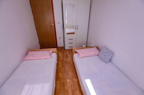 2 bedrooms, free WiFi, bed sheets
