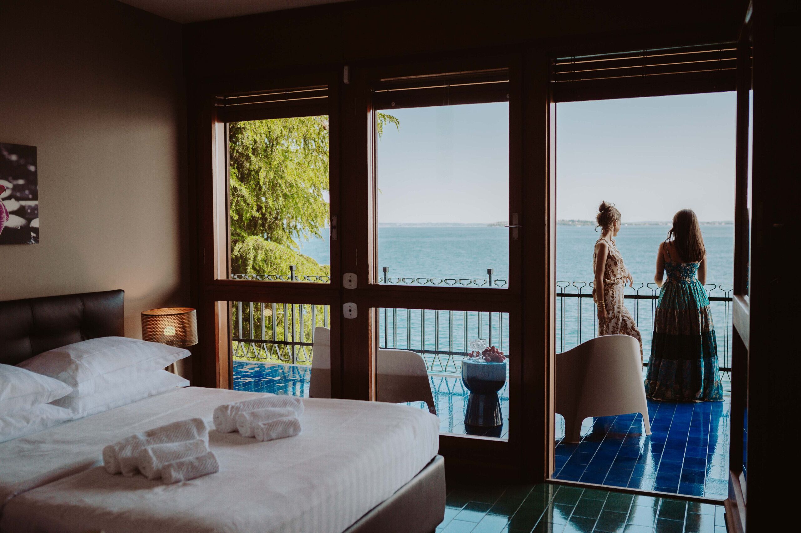 5 chambres, coffres-forts dans les chambres, fer et planche à repasser