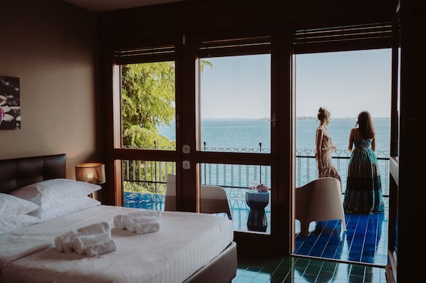 5 chambres, coffres-forts dans les chambres, fer et planche à repasser