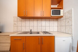 Fridge, microwave, cookware/dishes/utensils