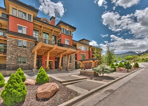 Exterior - Large 4 Bedroom Ski-in/Out, Sleeps 12, Vaulted Ceilings, Pool, Hot Tub MC12A (Park City)