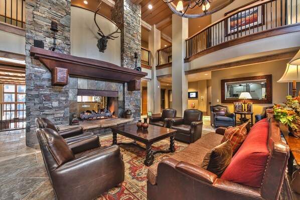 Interior - Large 4 Bedroom Ski-in/Out, Sleeps 12, Vaulted Ceilings, Pool, Hot Tub MC12A (Park City)