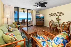 TV, DVD player - Outstanding Oceanfront 🌅 Deluxe Condo! ✨ Kona Reef D-14 (Kailua Kona)