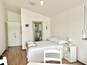 Coffres-forts dans les chambres, Wi-Fi gratuit, draps fournis
