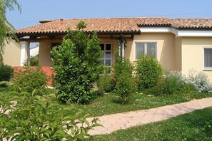 Exterior - Holiday Home in Poreč with Terrace, Air condition, WIFI, Dishwasher (4400-4) (Porec)