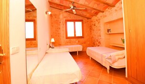 3 habitaciones, tabla de planchar con plancha y wifi gratis