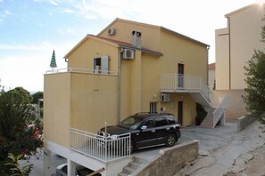 Exterior - Studio apartment in Hvar town with Seaview, Balcony, Air condition, WIFI (3615-3) (Hvar)