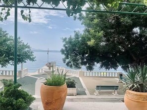 المنطقة المحيطة بالمنشأة