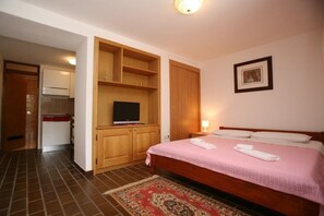 واي فاي مجانًا وملاءات أسرّة