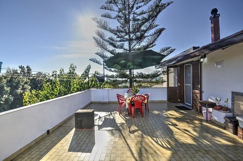 Villa Salice: A welcoming apartment that is part of a villa situated on the eastern slopes of Mount Etna, with Free WI-FI.