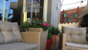 Wicker furniture with cushions, potted plants, and a glass table in an outdoor setting. - Studio apartment in Vodice with Terrace, Air condition, WIFI (4323-4) (Vodice)