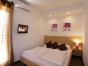 Free WiFi, bed sheets, wheelchair access