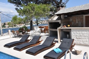 Outdoor dining - Holiday Home in Sumartin with Seaview, Air condition, WIFI, Washing machine (682-2) (Sumartin)