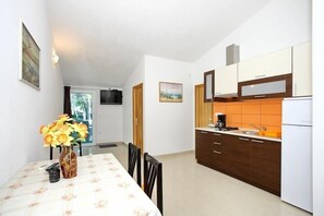 Fridge, stovetop, coffee/tea maker, cookware/dishes/utensils