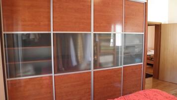 2 bedrooms, in-room safe, free WiFi, bed sheets