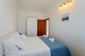 1 bedroom, iron/ironing board, free WiFi, bed sheets - Apartment in Rogoznica with Balcony, Air condition, WIFI (3338-4) (Rogoznica)