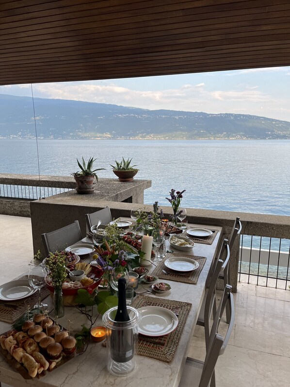 Outdoor dining