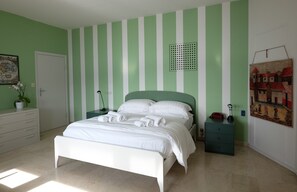 3 bedrooms, in-room safe, iron/ironing board, free WiFi