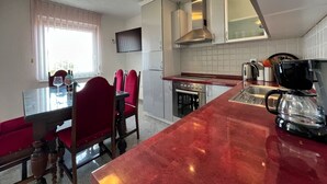 茶具/咖啡用具、冰箱、电热水壶、厨具/餐具