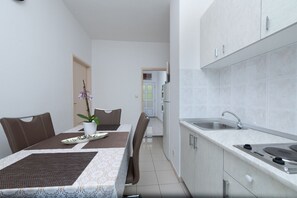Kühlschrank, Mikrowelle, Wasserkocher
