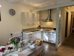 Fridge, microwave, oven, stovetop - Apartment in Lucca with 2 bedrooms sleeps 4 (Lucca)