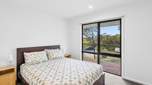 3 bedrooms, iron/ironing board, WiFi - Nod Off On Noble - Anglesea (Anglesea)