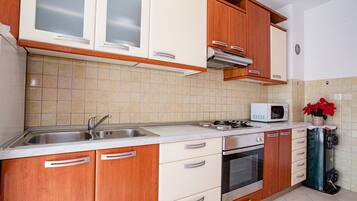 Réfrigérateur, four, plaque de cuisson, lave-vaisselle