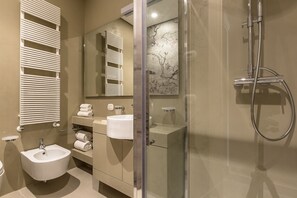 浴槽、ヘアドライヤー