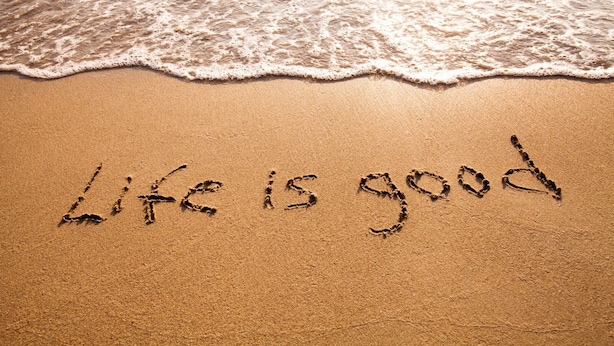 A beach with the words "Life is good" written in the sand. - Apartment in Ist with Seaview, Terrace, Air condition, WIFI (3752-1) (Ist)