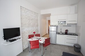 Fridge, coffee/tea maker, electric kettle - Apartment in Duće with Seaview, Terrace, Air condition, WIFI (850-2) (Duce)