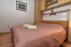 1 bedroom, iron/ironing board, free WiFi, bed sheets