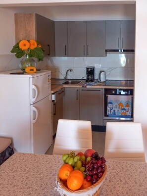 冰箱、烤箱、茶具/咖啡用具、电热水壶