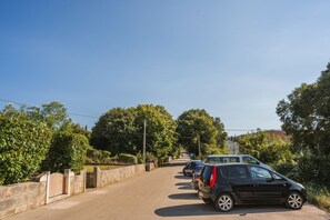 Property grounds - Studio apartment in Žrnovo with Terrace, Air condition, WIFI (3709-1) (Žrnovo)