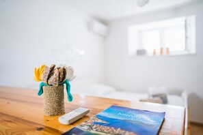 Free WiFi, bed sheets