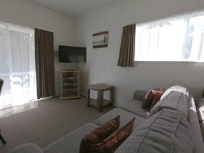 Blackout drapes, free WiFi, bed sheets - Castle Court Motel (Wellsford)