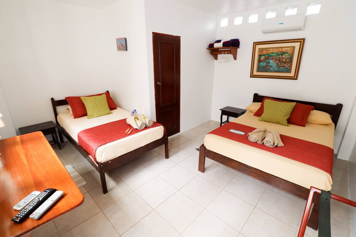 Hypo-allergenic bedding, free WiFi, bed sheets