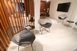 Lobby sitting area - Cactus (Puerto Baquerizo Moreno)