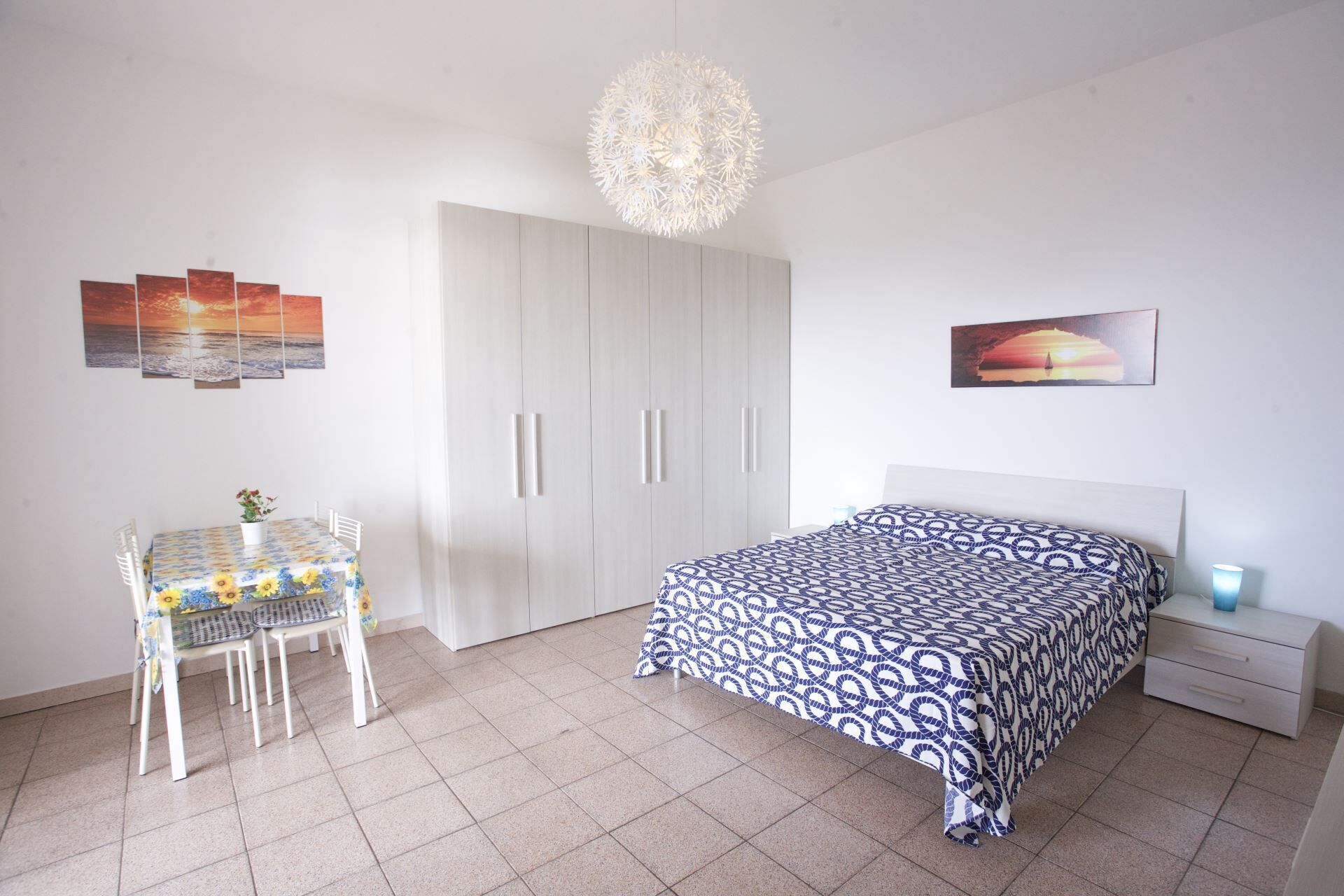 1 bedroom, bed sheets