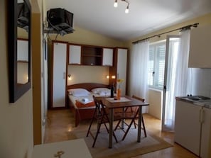 Free WiFi, bed sheets, wheelchair access