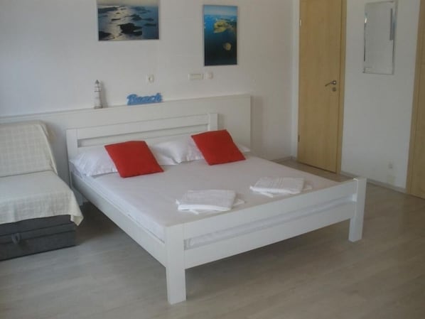 1 bedroom, free WiFi, bed sheets