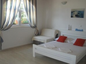 1 bedroom, free WiFi, bed sheets