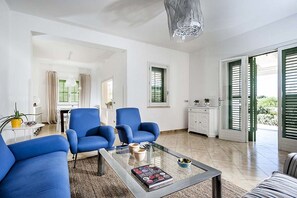 Televisie en een open haard