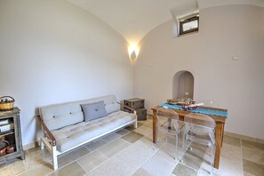TV - Casa Morella A: A characteristic and welcoming apartment in a quiet position, located on a hillside above the sea, with Free WI-FI. (Massa Lubrense)