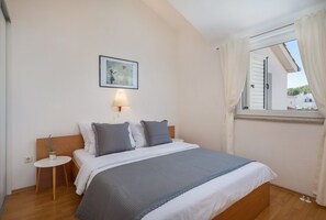 1 bedroom, free WiFi, bed sheets