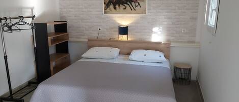1 bedroom, free WiFi, bed sheets