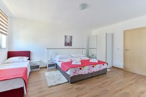 2 chambres, coffres-forts dans les chambres, Wi-Fi gratuit