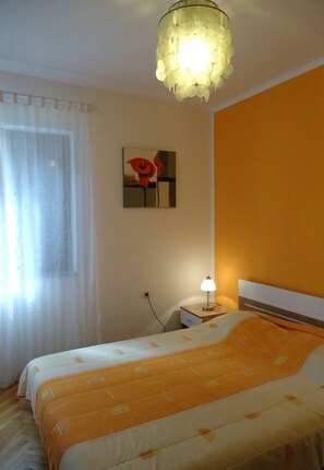 2 bedrooms, iron/ironing board, free WiFi, bed sheets